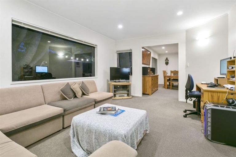 Photo of property in 2/74 Braemar Road, Castor Bay, Auckland, 0620