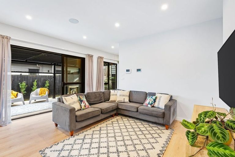 Photo of property in 1 Crompton Place, Orewa, 0931