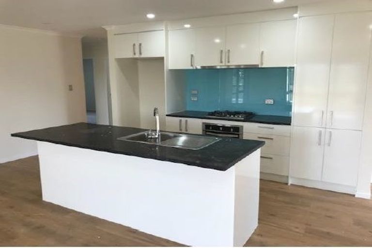 Photo of property in 33 Koroheke Road, Takanini, 2110