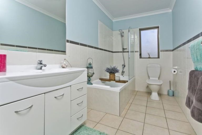 Photo of property in 55 Helleur Road, Massey, Auckland, 0614