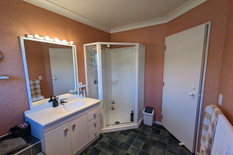 Photo of property in 10 Crown Hill, Paraparaumu, 5032