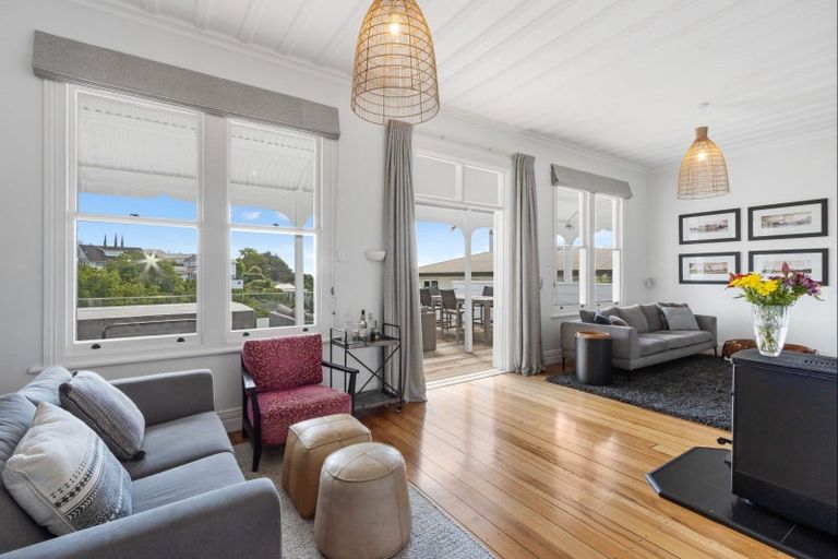 Photo of property in 11 Colenso Avenue, Hospital Hill, Napier, 4110