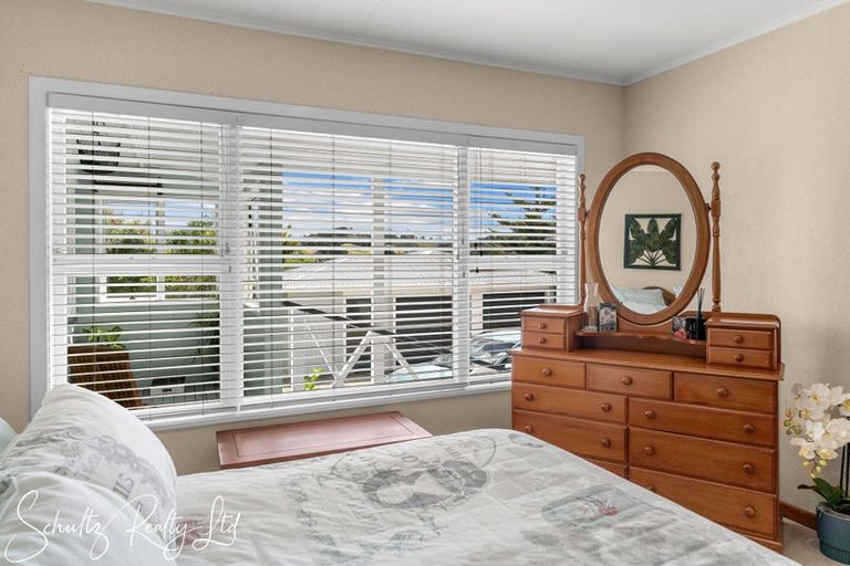 Photo of property in 25 Whaka Street, Maungaturoto, 0520