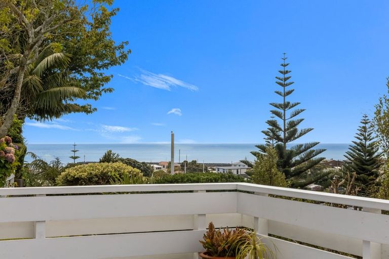 Photo of property in 10 Lawry Street, Moturoa, New Plymouth, 4310