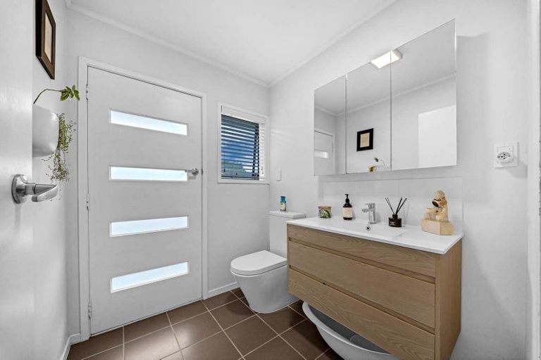 Photo of property in 2/3 Diosma Place, Botany Downs, Auckland, 2010