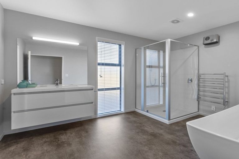 Photo of property in 2 Claremont Crescent, Amberley, 7410