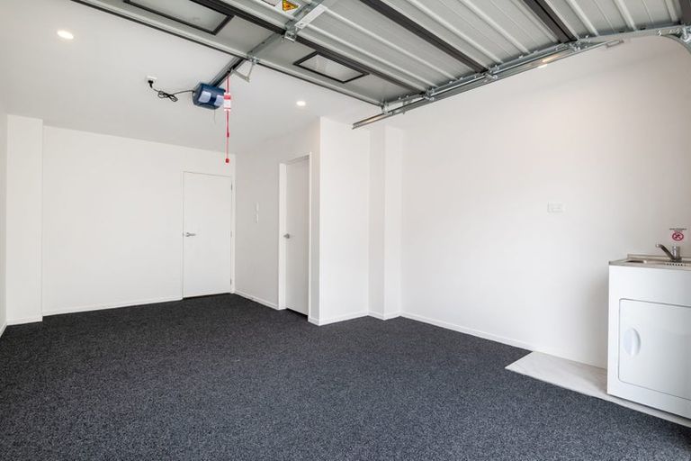 Photo of property in 8/94 Godley Road, Green Bay, Auckland, 0604