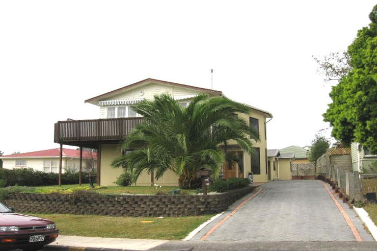 Photo of property in 5 Gregg Place, Sunnyvale, Auckland, 0612