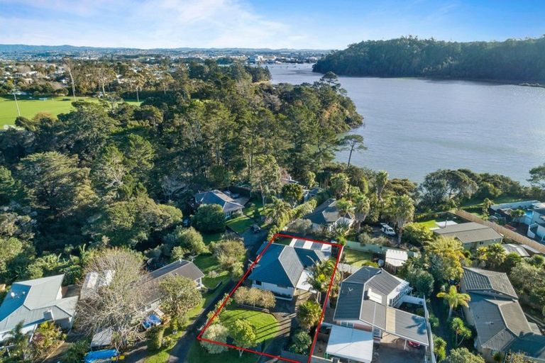 Photo of property in 68 Paragon Avenue, Beach Haven, Auckland, 0626