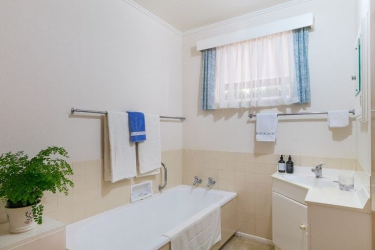 Photo of property in 18 Khouri Avenue, Karori, Wellington, 6012