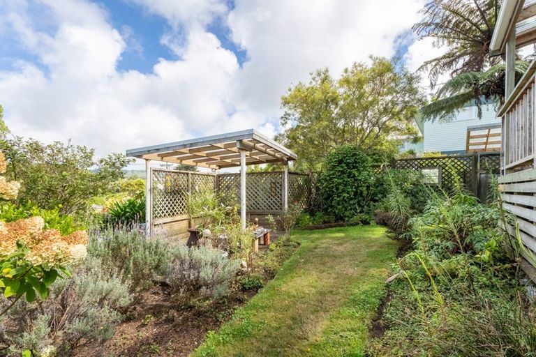 Photo of property in 34 Poto Road, Normandale, Lower Hutt, 5010