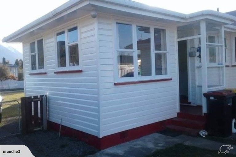Photo of property in 16 Freestone Place, Manapouri, 9679