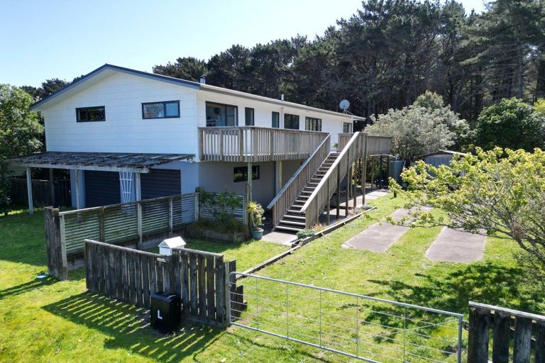 Photo of property in 25 Cousins Avenue East, Foxton Beach, Foxton, 4815