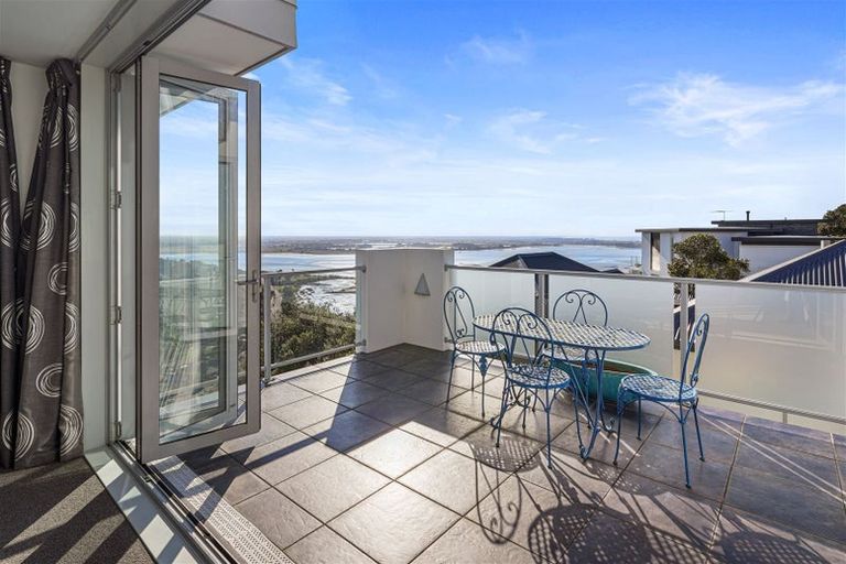 Photo of property in 4 Gazelle Lane, Redcliffs, Christchurch, 8081