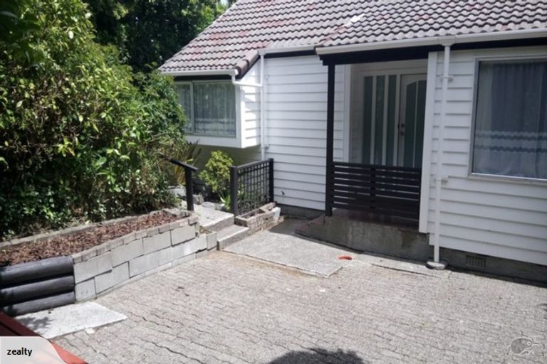 Photo of property in 5a Robert Street, Newlands, Wellington, 6037