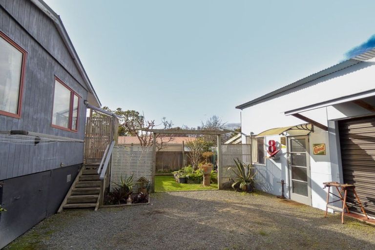 Photo of property in 5 Te Whena Street, Otaki Beach, Otaki, 5512