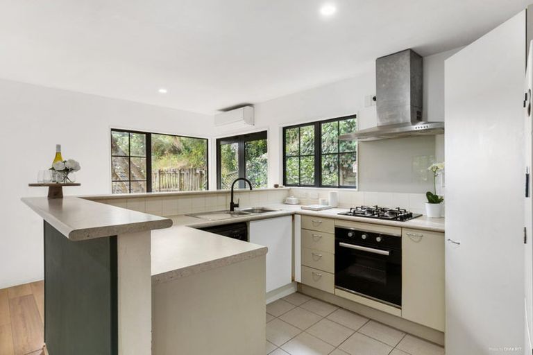 Photo of property in 3/19 Langana Avenue, Browns Bay, Auckland, 0630