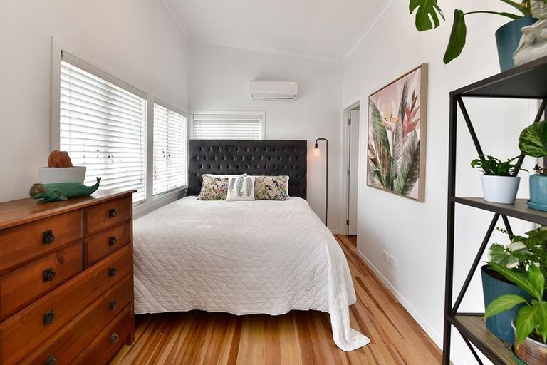 Photo of property in 1339 Whangaparaoa Road, Army Bay, Whangaparaoa, 0930