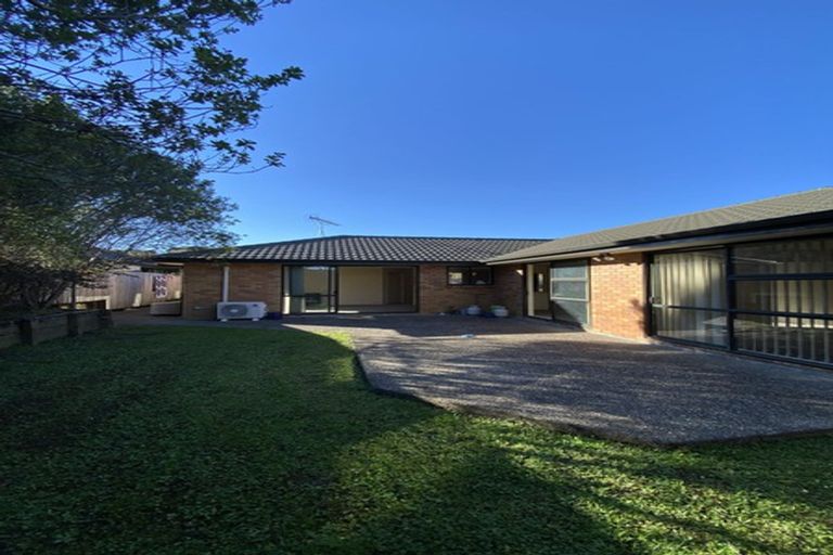 Photo of property in 6 Marbella Crescent, Oteha, Auckland, 0632