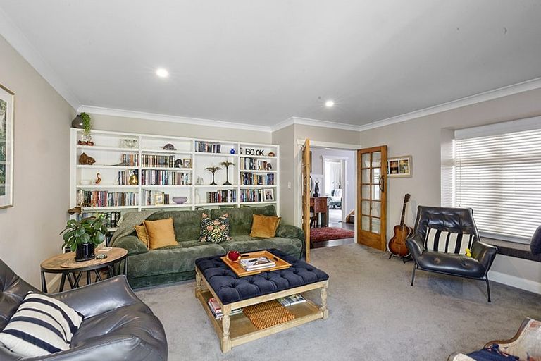 Photo of property in 15 Holsworthy Road, Lower Vogeltown, New Plymouth, 4310