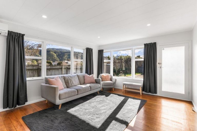 Photo of property in 20 Parera Grove, Heretaunga, Upper Hutt, 5018