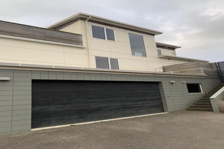 Photo of property in 12 Sackville Street, Fitzroy, New Plymouth, 4312