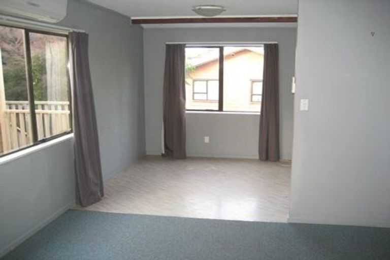 Photo of property in 3 Thalia Place, Totara Vale, Auckland, 0629