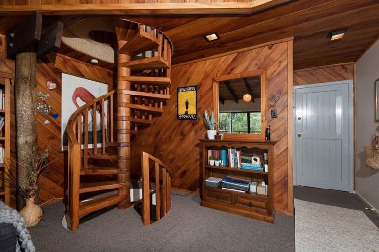 Photo of property in 12 Fairfax Terrace, Frankleigh Park, New Plymouth, 4310