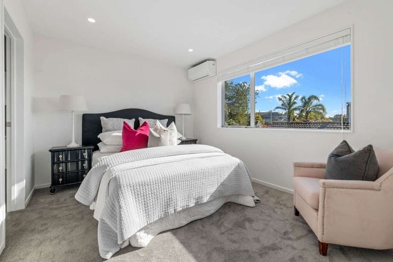 Photo of property in 7c Maroubra Place, Botany Downs, Auckland, 2010