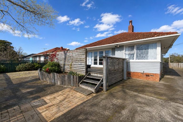Photo of property in 8 Kiernan Place, Kelston, Auckland, 0602