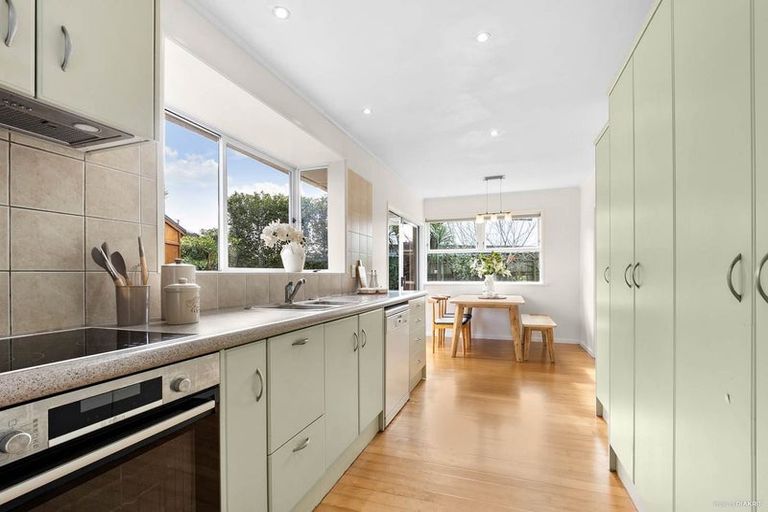 Photo of property in 11 Grimshaw Place, Henderson, Auckland, 0612