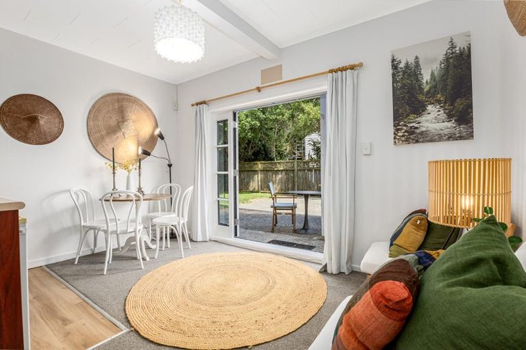 Photo of property in 28 Black Rock Road, Newlands, Wellington, 6037