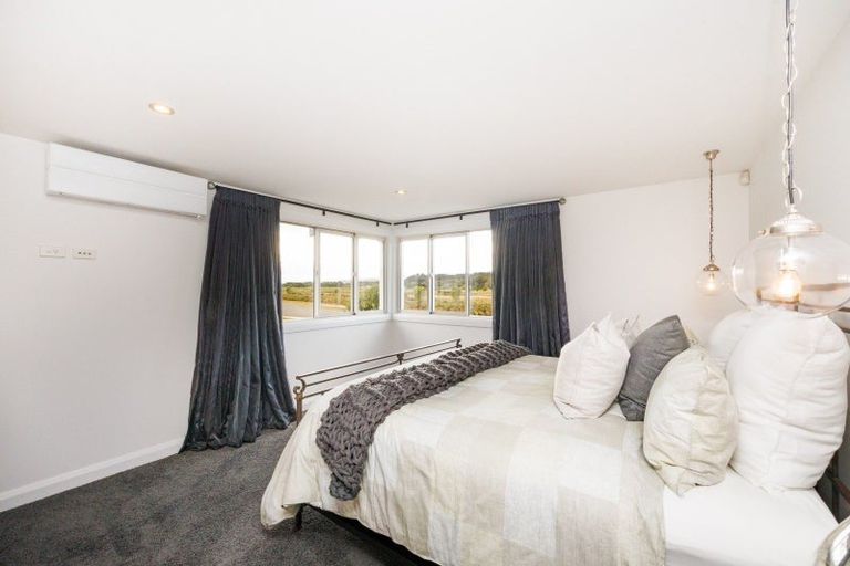 Photo of property in 5 Fairway Grove, Hokowhitu, Palmerston North, 4410