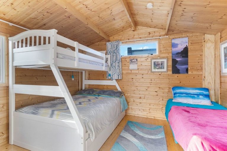 Photo of property in 5a Tuna Place, Whiritoa, Whangamata, 3691