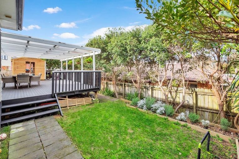 Photo of property in 43 South Kensington Way, Henderson, Auckland, 0612