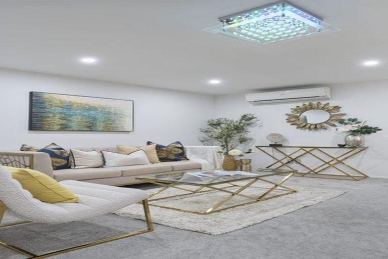 Photo of property in 2 Dhaka Lane, Ranui, Auckland, 0612