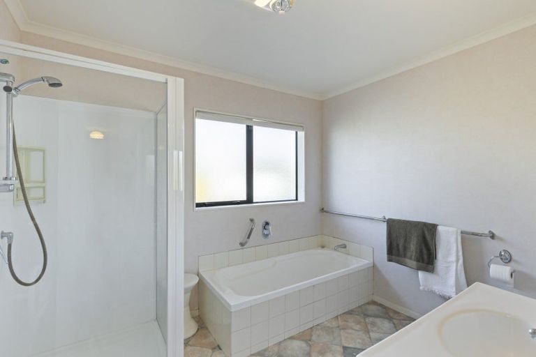 Photo of property in 2/16 Sandel Rise, Merrilands, New Plymouth, 4312