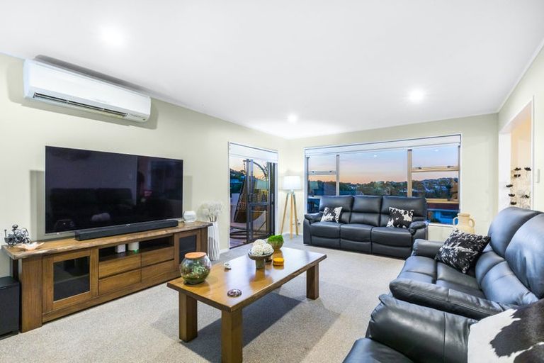 Photo of property in 12 Bosun Terrace, Whitby, Porirua, 5024