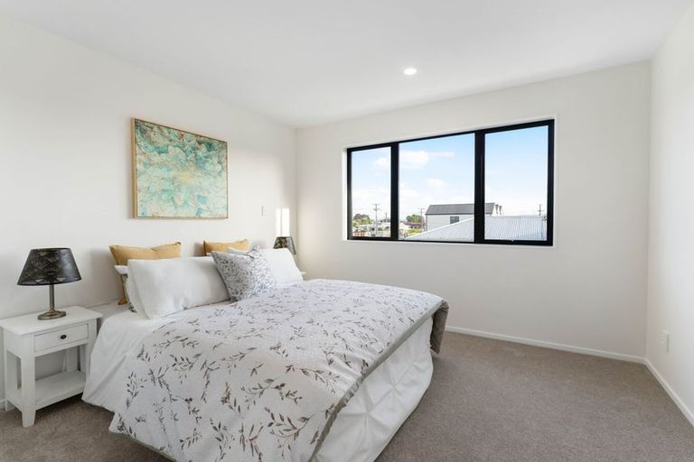 Photo of property in 71c Matipo Road, Te Atatu Peninsula, Auckland, 0610