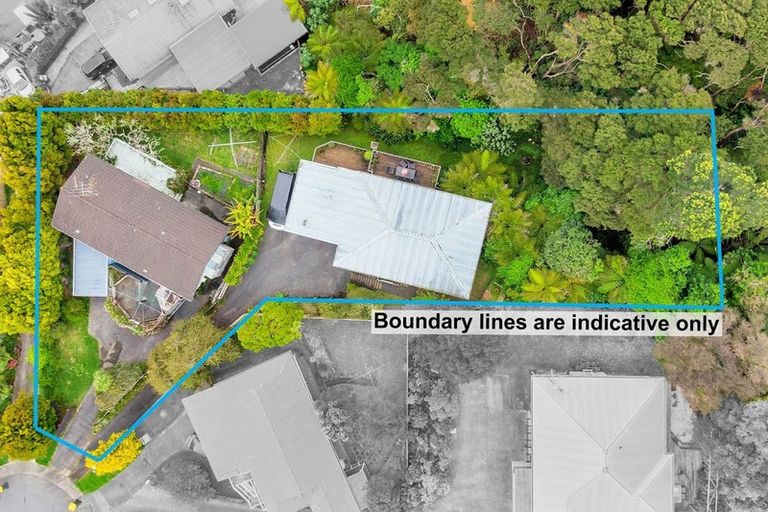 Photo of property in 1/6 Mcquoid Place, Glenfield, Auckland, 0629