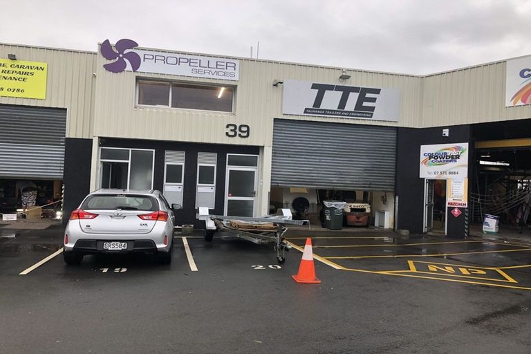 Photo of property in 2/39 Koromiko Street, New Lynn, Auckland, 0600