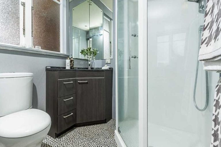 Photo of property in 78a Lake Road, Narrow Neck, Auckland, 0624