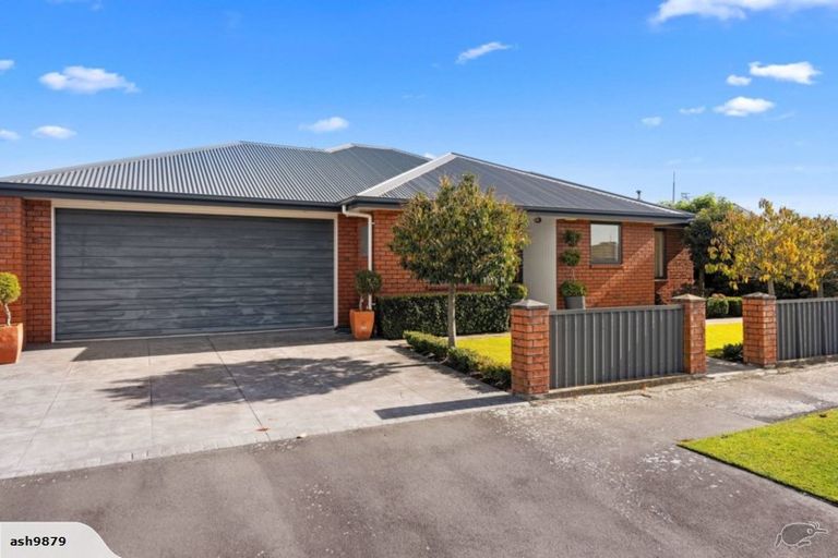 Photo of property in 5 Inca Place, Redwood, Christchurch, 8051