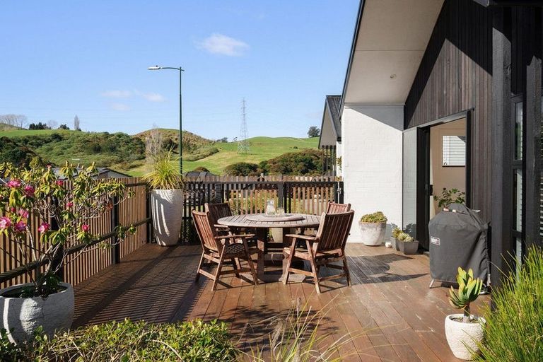 Photo of property in 14 Hayward Place, Ohauiti, Tauranga, 3112
