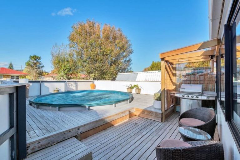 Photo of property in 12 Salas Place, Papakura, 2110