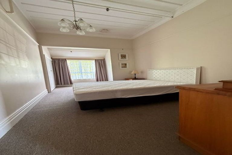 Photo of property in 5 Gilbert Street, New Plymouth, 4310