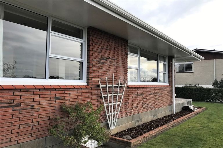 Photo of property in 9 Montana Place, Merrilands, New Plymouth, 4312