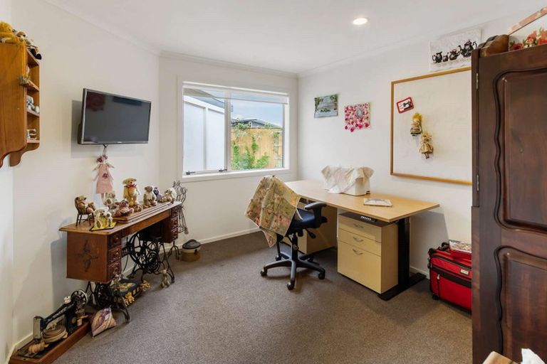 Photo of property in 98 Rosalie Terrace, Kelvin Grove, Palmerston North, 4414