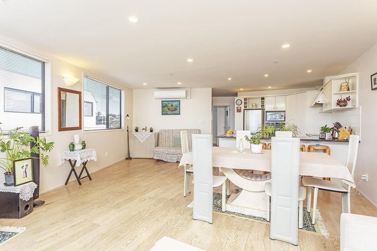 Photo of property in Mon Desir Apartments, 5/175g Hurstmere Road, Takapuna, Auckland, 0622