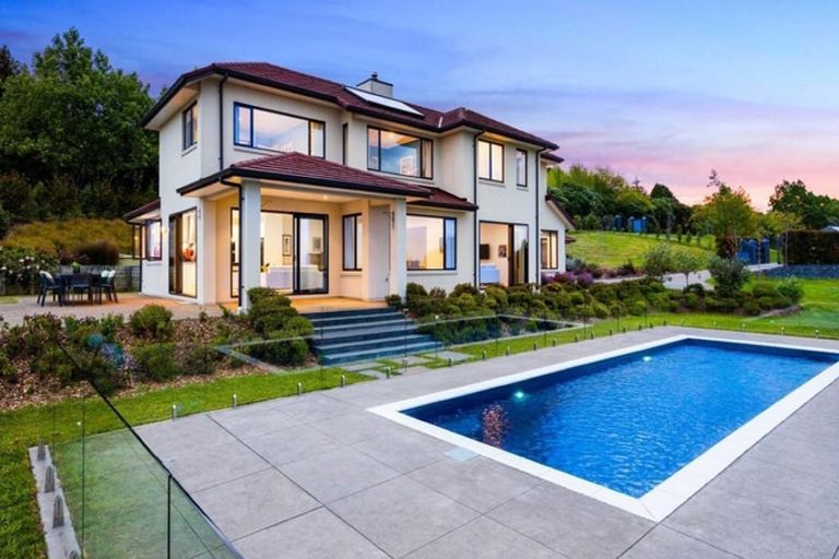 Photo of property in 10 Warman Road, Okura, Auckland, 0792